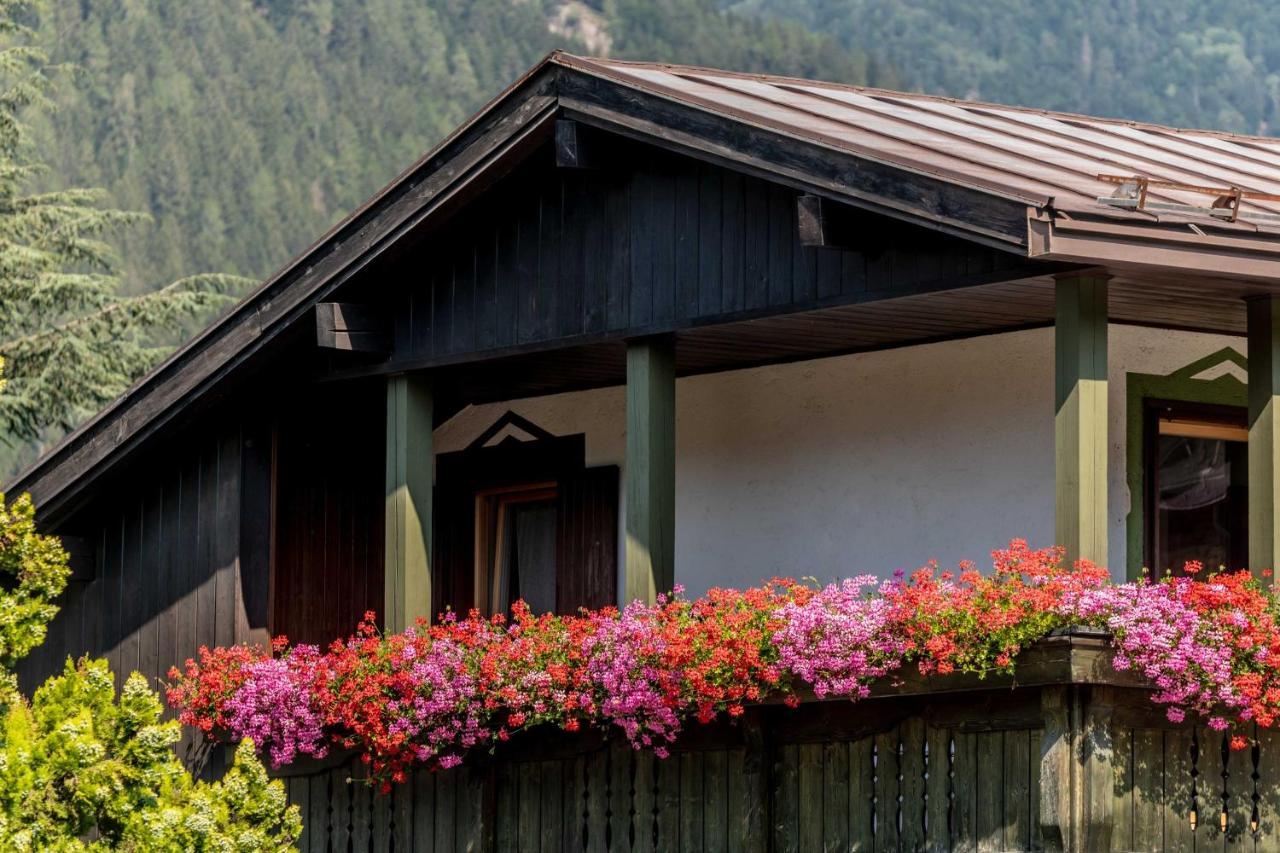 Suite Italy Pinzolo Due Giustino ภายนอก รูปภาพ